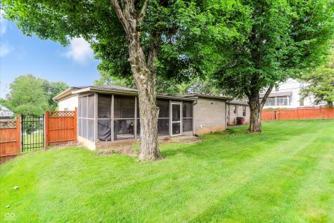 410 W Ash Street Zionsville IN 46077
