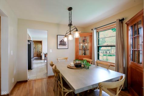 410 W Ash Street Zionsville IN 46077