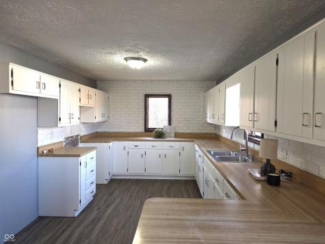212 W Burnside Avenue Fairland IN 46126
