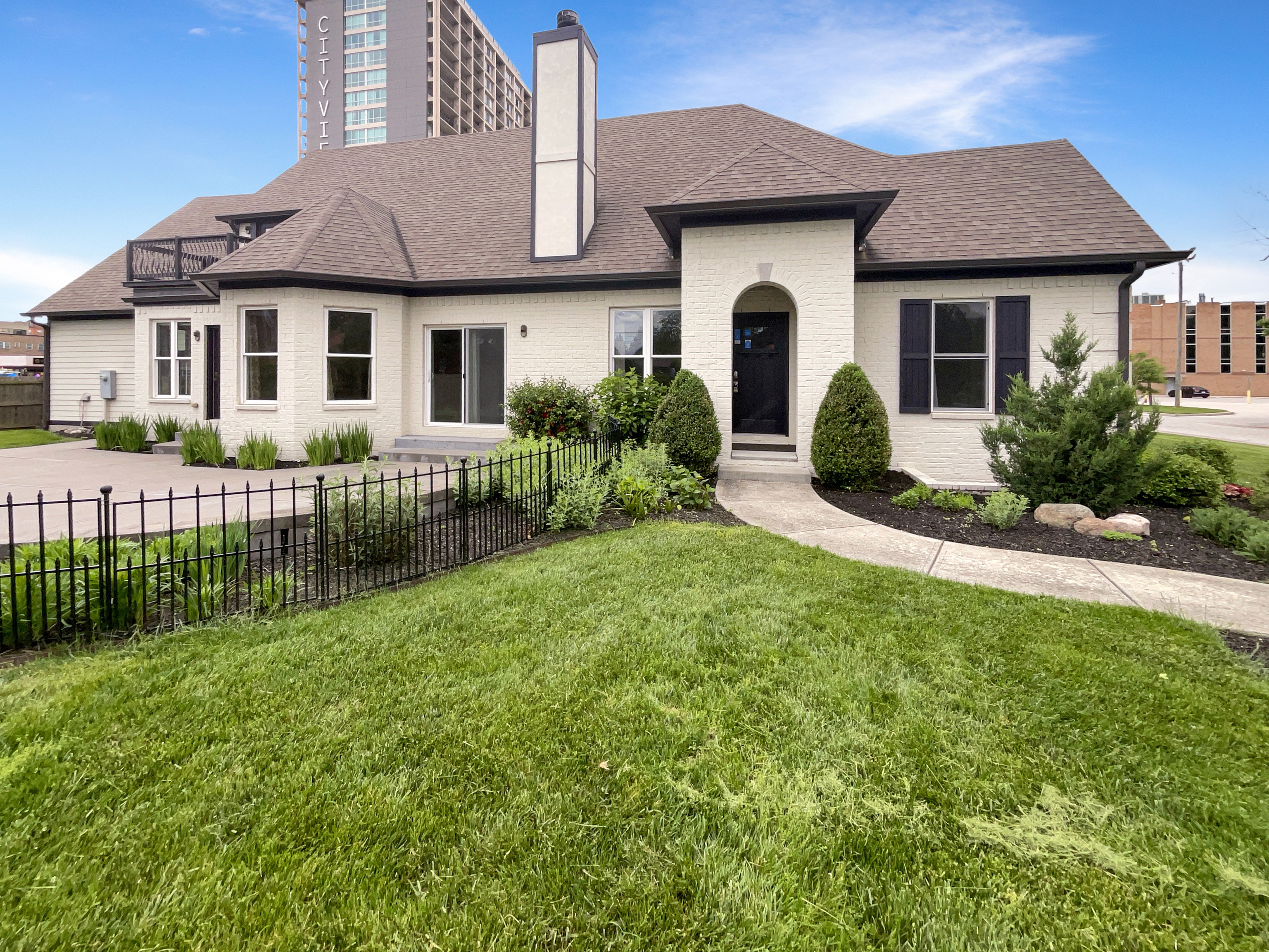 33 E 39th Street Indianapolis IN 46205