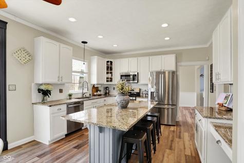 6571 Hunters Ridge S Zionsville IN 46077