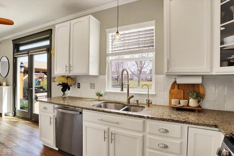 6571 Hunters Ridge S Zionsville IN 46077