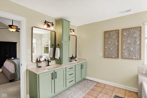6571 Hunters Ridge S Zionsville IN 46077