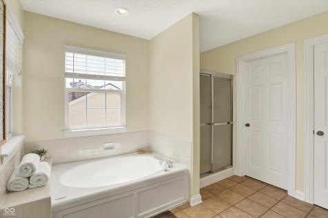 6571 Hunters Ridge S Zionsville IN 46077