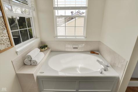 6571 Hunters Ridge S Zionsville IN 46077
