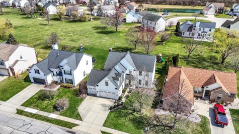 6571 Hunters Ridge S Zionsville IN 46077
