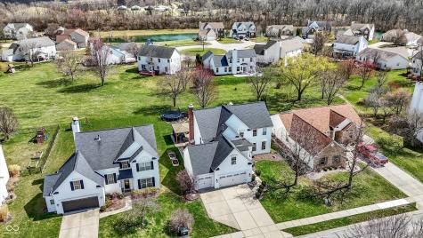 6571 Hunters Ridge S Zionsville IN 46077