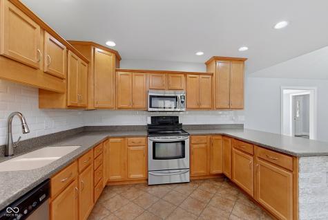 6686 Woodcrest Drive Avon IN 46123