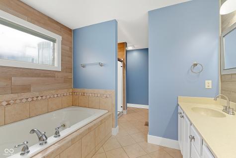 6686 Woodcrest Drive Avon IN 46123