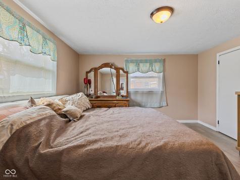 1707 W 76th Place Indianapolis IN 46260