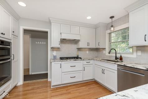 624 Hawthorne Drive Carmel IN 46033