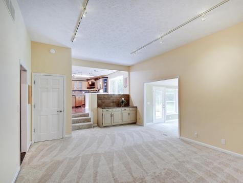 8037 Tanager Court Indianapolis IN 46256