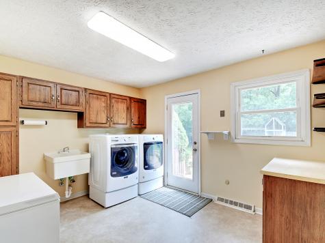 8037 Tanager Court Indianapolis IN 46256