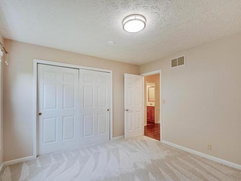 8037 Tanager Court Indianapolis IN 46256