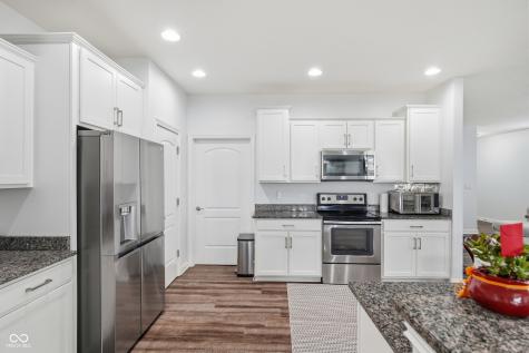 4160 Cairo Way Avon IN 46123