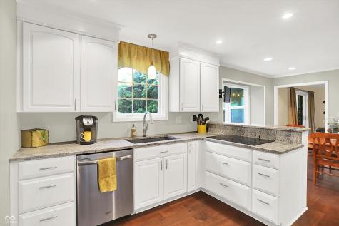 1095 Williamsburg Lane Zionsville IN 46077