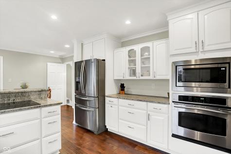 1095 Williamsburg Lane Zionsville IN 46077
