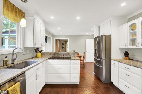 1095 Williamsburg Lane Zionsville IN 46077