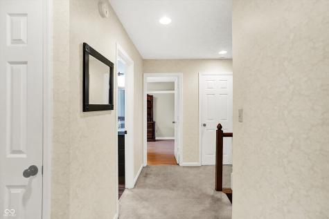 1095 Williamsburg Lane Zionsville IN 46077