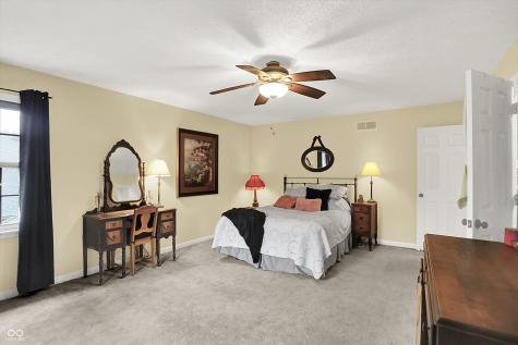 1095 Williamsburg Lane Zionsville IN 46077