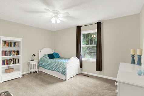 1095 Williamsburg Lane Zionsville IN 46077