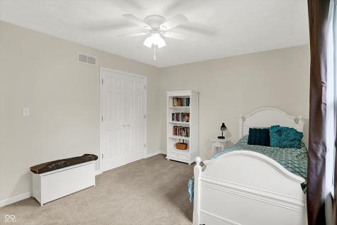 1095 Williamsburg Lane Zionsville IN 46077