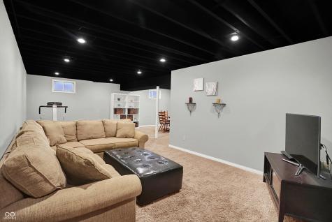 1095 Williamsburg Lane Zionsville IN 46077