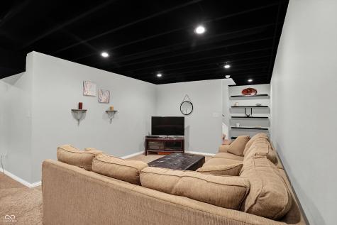 1095 Williamsburg Lane Zionsville IN 46077