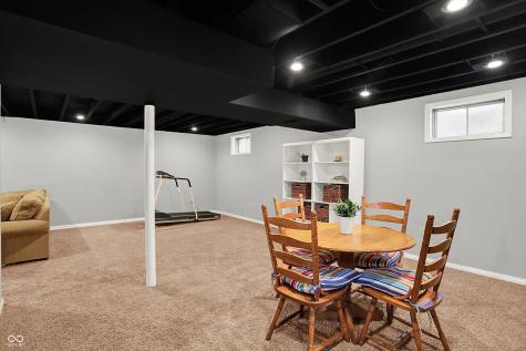 1095 Williamsburg Lane Zionsville IN 46077