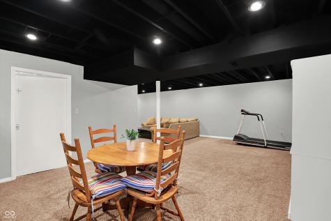 1095 Williamsburg Lane Zionsville IN 46077