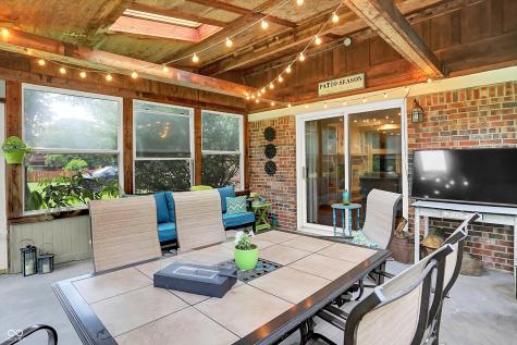 1095 Williamsburg Lane Zionsville IN 46077