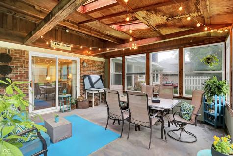 1095 Williamsburg Lane Zionsville IN 46077