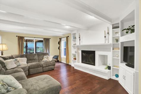 1095 Williamsburg Lane Zionsville IN 46077