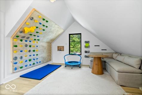 631 1st Avenue NW Carmel IN 46032