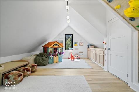 631 1st Avenue NW Carmel IN 46032