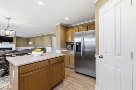 7825 Andaman Drive Zionsville IN 46077