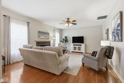 8240 Thorn Bend Drive Indianapolis IN 46278