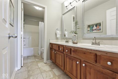 8240 Thorn Bend Drive Indianapolis IN 46278