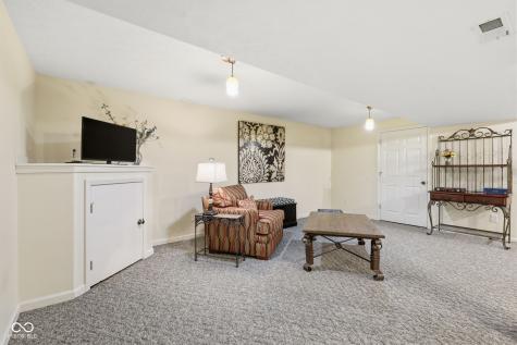 8240 Thorn Bend Drive Indianapolis IN 46278