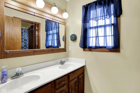 8 Marys Court Whiteland IN 46184