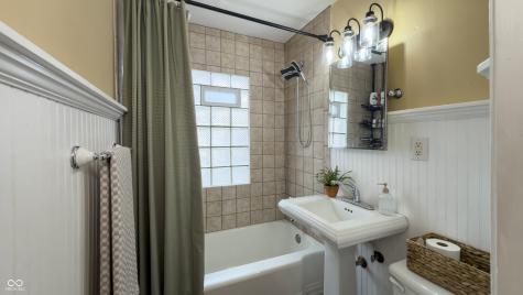 5121 Rosslyn Avenue Indianapolis IN 46205