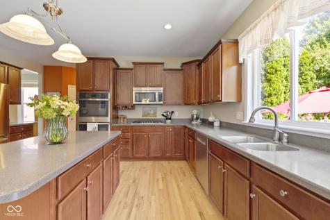 12269 Enmore Park Fishers IN 46037
