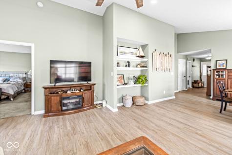 1555 Warren Lake Court Indianapolis IN 46229