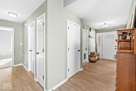 1555 Warren Lake Court Indianapolis IN 46229