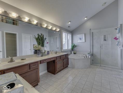 4652 Waters Edge Way Greenwood IN 46143