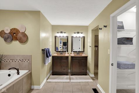 12430 Hyacinth Drive Fishers IN 46037