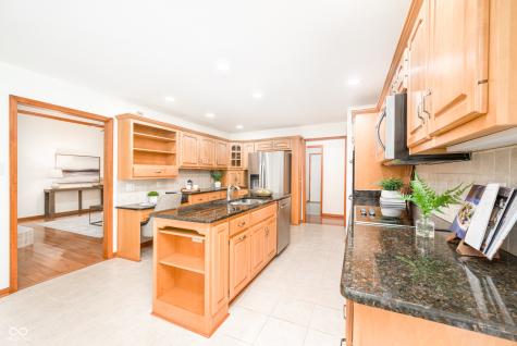 4390 Brittany Drive Zionsville IN 46077