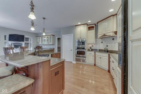 5898 Claybrook Drive Bargersville IN 46106