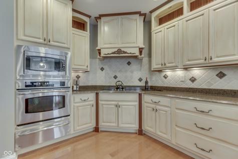 5898 Claybrook Drive Bargersville IN 46106