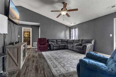 2227 Rolling Hill Court Columbus IN 47201